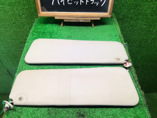 【中古】ハイゼット EBD-S211P サンバイザー 74310-B5094-B1