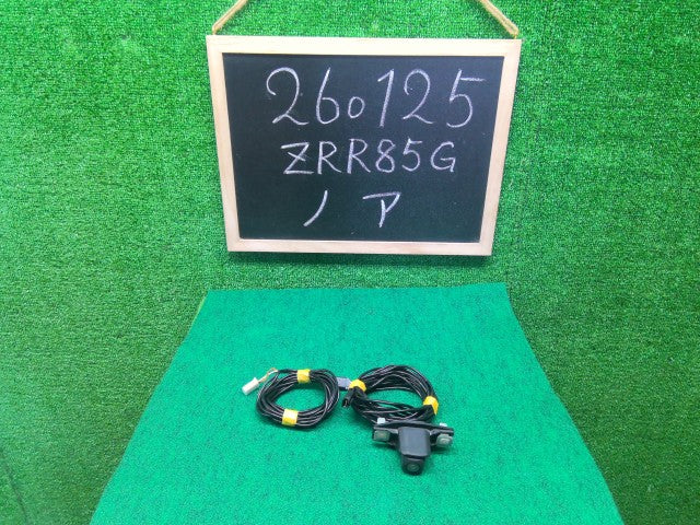 【中古】ノア DBA-ZRR85G バック カメラ
