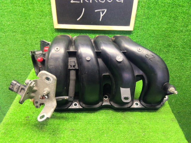 【中古】ノア DBA-ZRR85G インテークマニホールド 17120-37031