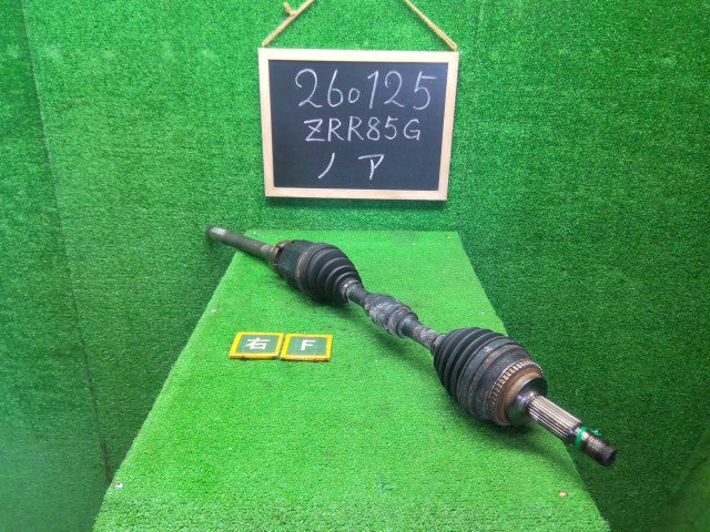 【中古】ノア DBA-ZRR85G 右フロントドライブシャフト 43410-28150