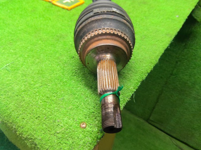 【中古】ノア DBA-ZRR85G 右フロントドライブシャフト 43410-28150