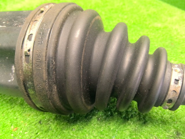 【中古】ノア DBA-ZRR85G 右フロントドライブシャフト 43410-28150
