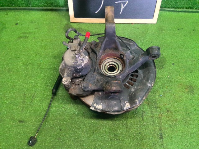 【中古】ノア DBA-ZRR85G 右フロントナックルハブＡＳＳＹ 43211-44050