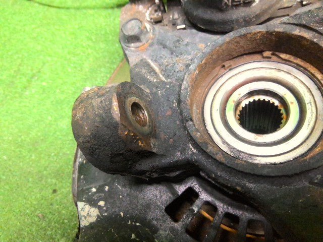 【中古】ノア DBA-ZRR85G 右フロントナックルハブＡＳＳＹ 43211-44050