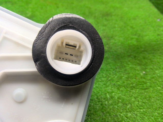 【中古】ノア DBA-ZRR85G 右フロントドアロックソレノイド 69030-30A70