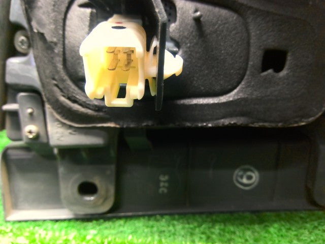 ヴェルファイア 右テールランプ DBA-ANH20W 81551-58092