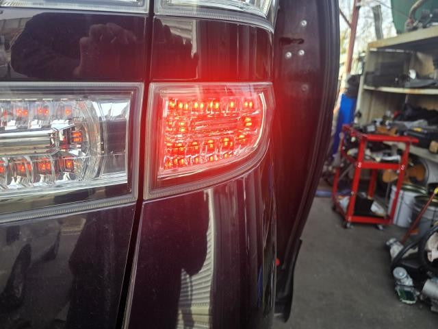 ヴェルファイア 右テールランプ DBA-ANH20W 81551-58092
