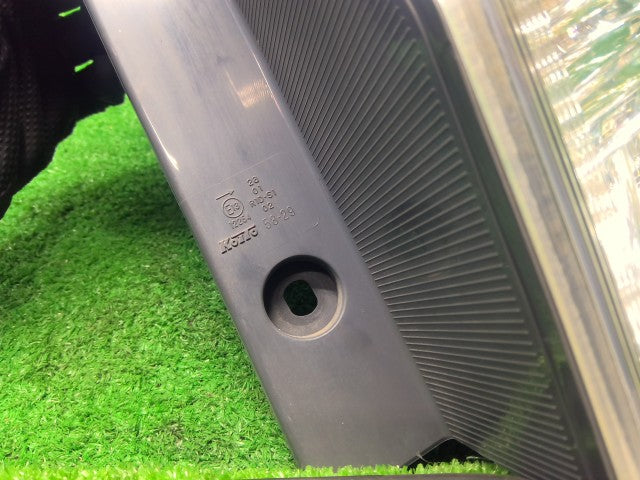 ヴェルファイア 右テールランプ DBA-ANH20W 81551-58092
