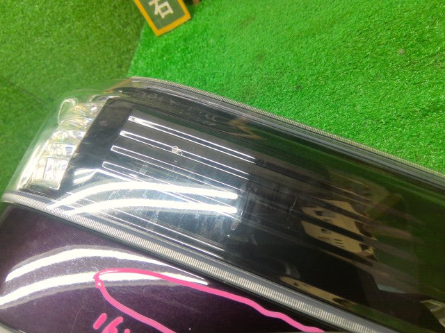 ヴェルファイア 右テールランプ DBA-ANH20W 81551-58092