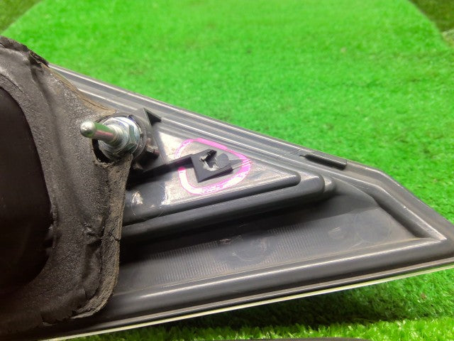 ヴェルファイア 右テールランプ DBA-ANH20W 81580-58181