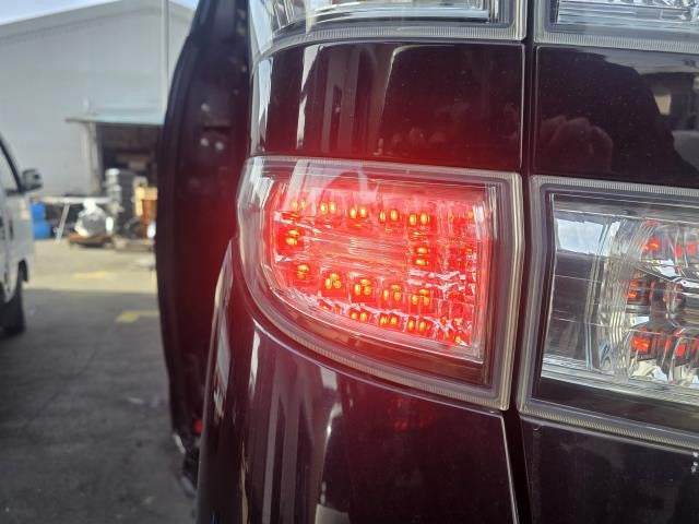 ヴェルファイア 左テールランプ DBA-ANH20W 81561-58092
