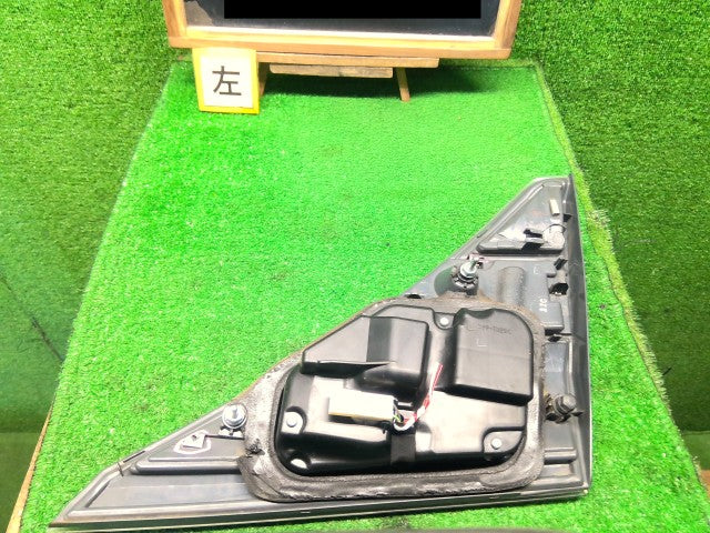 ヴェルファイア 左テールランプ DBA-ANH20W 81590-58181 3R9 自社品番260127 中古