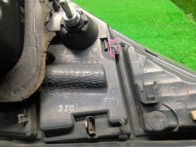 ヴェルファイア 左テールランプ DBA-ANH20W 81590-58181