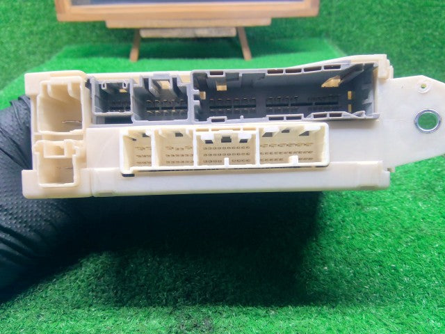 ヴェルファイア ジャンクションブロック DBA-ANH20W 82730-58223