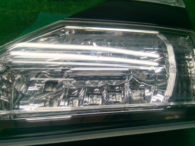 ヴェルファイア 右フィニッシャーパネル DBA-ANH25W 81580-58171
