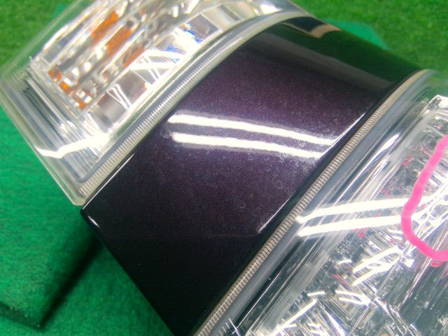 ヴェルファイア 右テールランプ DBA-ANH25W 81551-58082