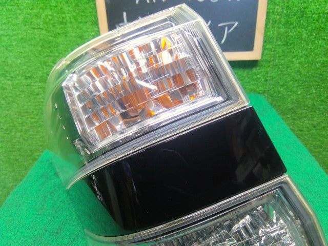 ヴェルファイア 左テールランプ DBA-ANH25W 81561-58082