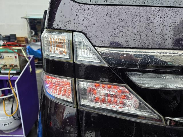 ヴェルファイア 左テールランプ DBA-ANH25W 81561-58082
