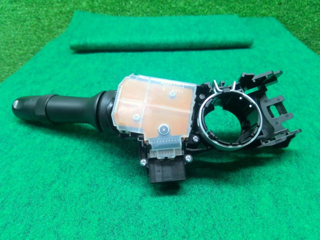 ヴェルファイア ライトスイッチ DBA-ANH25W 84140-42070
