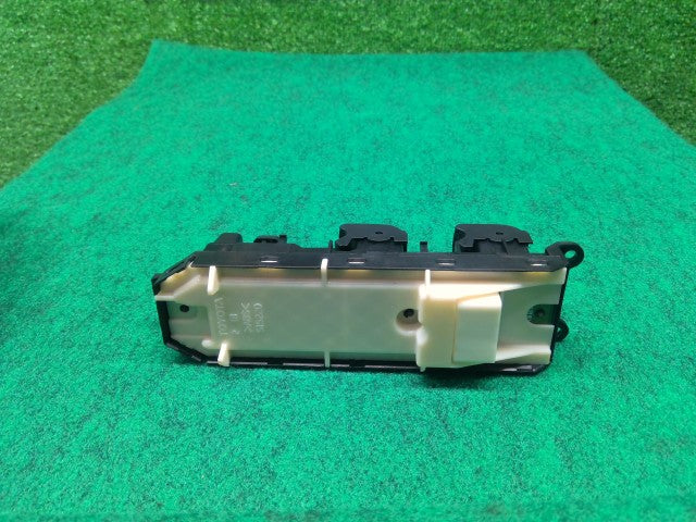 ヴェルファイア パワーウインドウスイッチ DBA-ANH25W 84040-33080