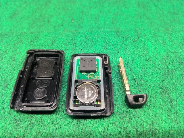 ヴェルファイア キーレスリモコン DBA-ANH25W 89904-28440