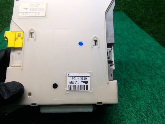 ヴェルファイア ジャンクションブロック DBA-ANH25W 82730-58223
