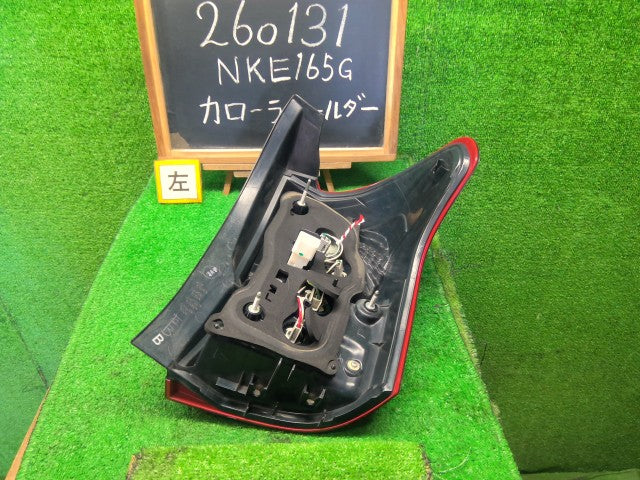 カローラフィールダー 左テールランプ DAA-NKE165G 81561-13730