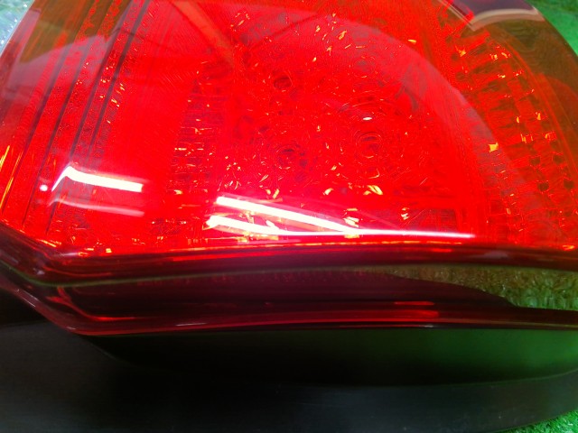 カローラフィールダー 左テールランプ DAA-NKE165G 81561-13730