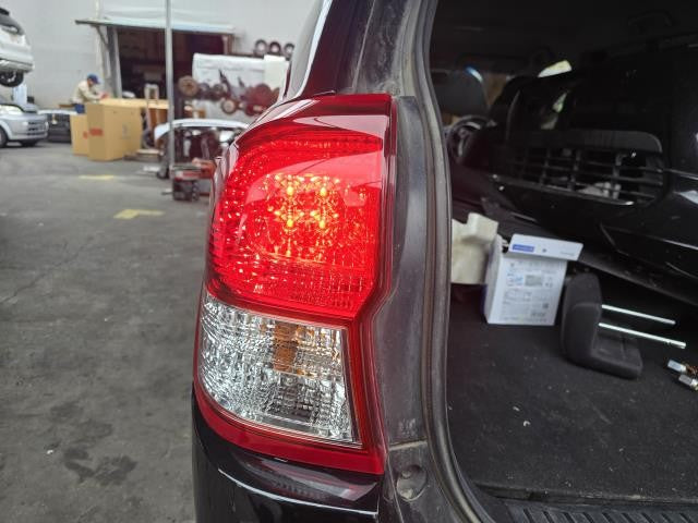 カローラフィールダー 左テールランプ DAA-NKE165G 81561-13730