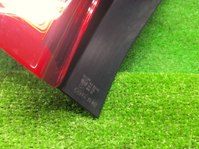 カローラフィールダー 左テールランプ DAA-NKE165G 81561-13730