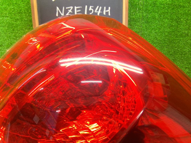オーリス 右テールランプ DBA-NZE154H 81550-1E050