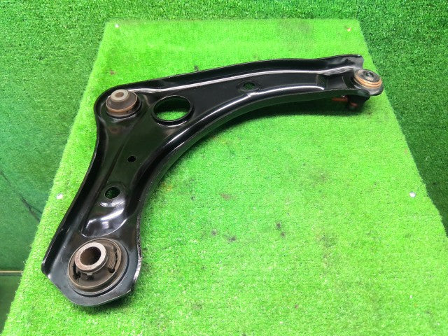 【中古】ノート DAA-SNE12 左フロントロアアーム 54501-5WK1A