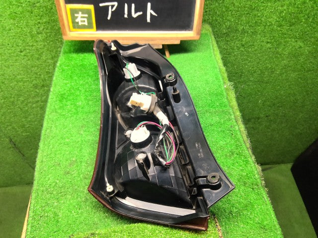 【中古】アルト DBA-HA25S 右テールランプ 35650-64L00