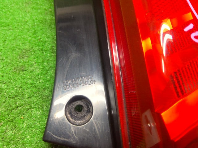 【中古】アルト DBA-HA25S 右テールランプ 35650-64L00