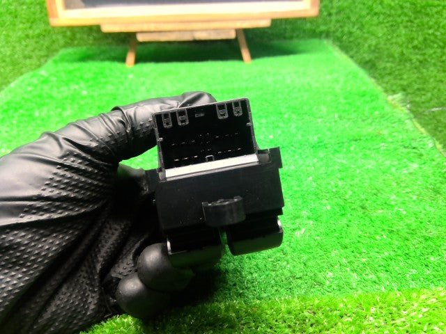 ハスラー パワーウインドウスイッチ DAA-MR41S 37990-65P00