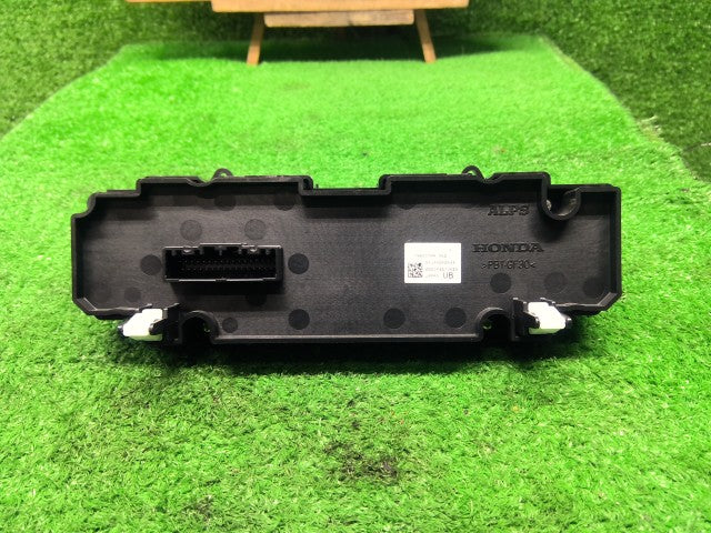 Ｎ－ＷＧＮ Ａ／Ｃスイッチパネル 6BA-JH3 79601-TKR-951ZA