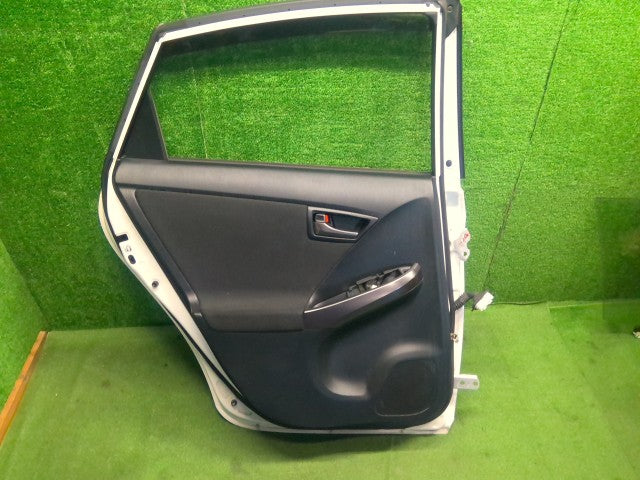 プリウス 左ＲドアＡＳＳＹ DAA-ZVW30 67004-47080