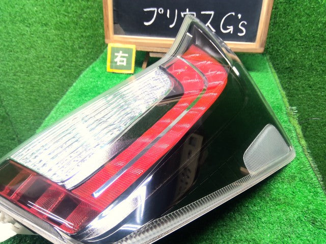 プリウス 右テールランプ DAA-ZVW30 81550-47230