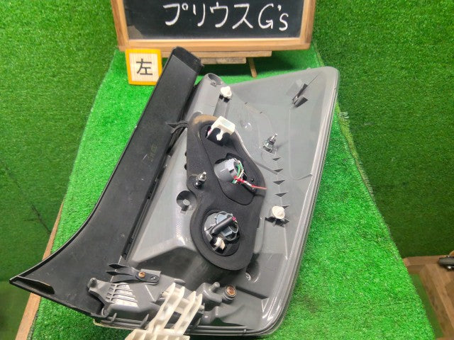 プリウス 左テールランプ DAA-ZVW30 81560-47240