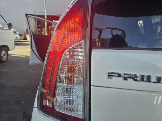 プリウス 左テールランプ DAA-ZVW30 81560-47240