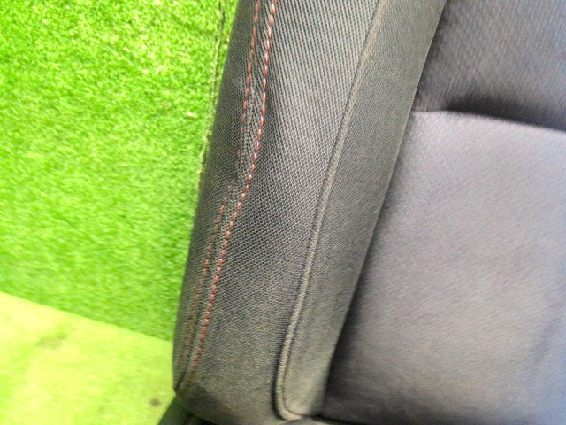 プリウス ドライバーシート DAA-ZVW30 71430-47740-C2