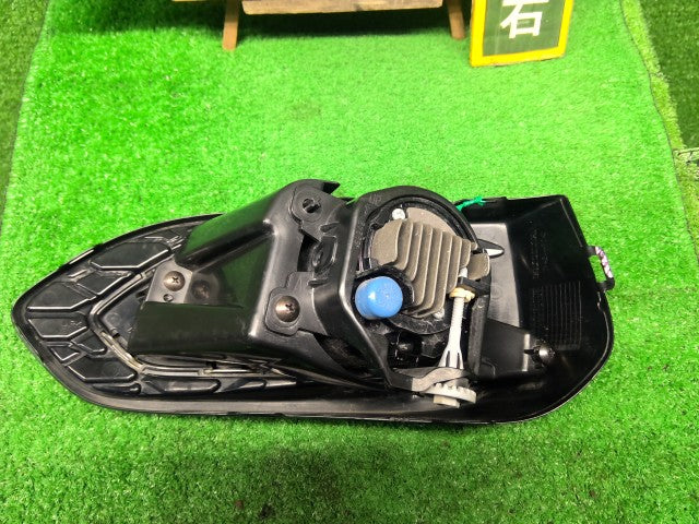 【中古】フィット DAA-GP5 右フォグランプ 33900-TEY-Y01