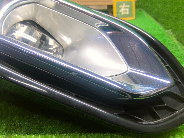 【中古】フィット DAA-GP5 右フォグランプ 33900-TEY-Y01