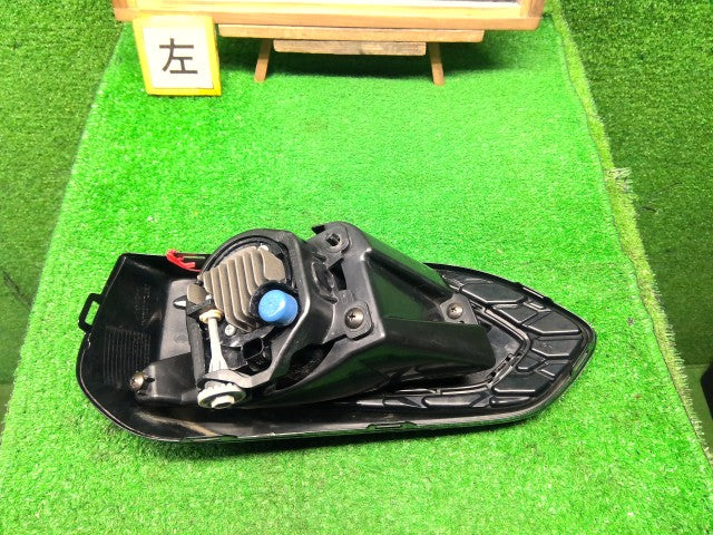 【中古】フィット DAA-GP5 左フォグランプ 33950-TEY-Y01