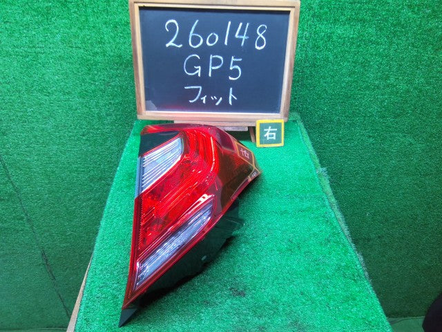 【中古】フィット DAA-GP5 右テールランプ 33500-T5A-N31