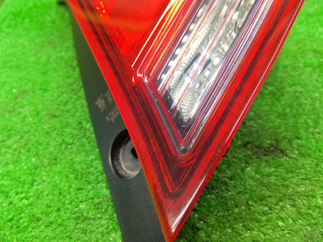 【中古】フィット DAA-GP5 右テールランプ 33500-T5A-N31