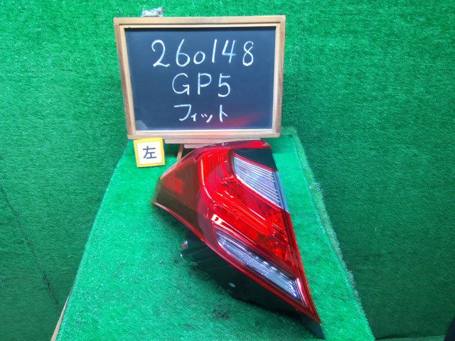 【中古】フィット DAA-GP5 左テールランプ 33550-T5A-N31