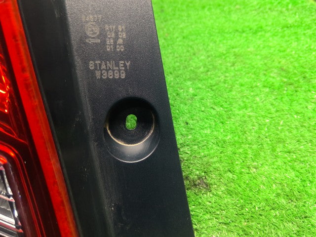 【中古】フィット DAA-GP5 左テールランプ 33550-T5A-N31