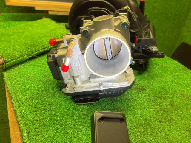 【中古】フィット DAA-GP5 インテークマニホールド 17100-5P6-004