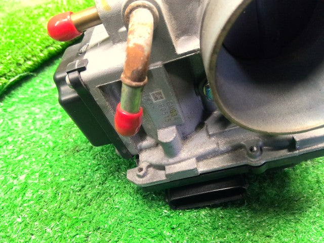 【中古】フィット DAA-GP5 インテークマニホールド 17100-5P6-004